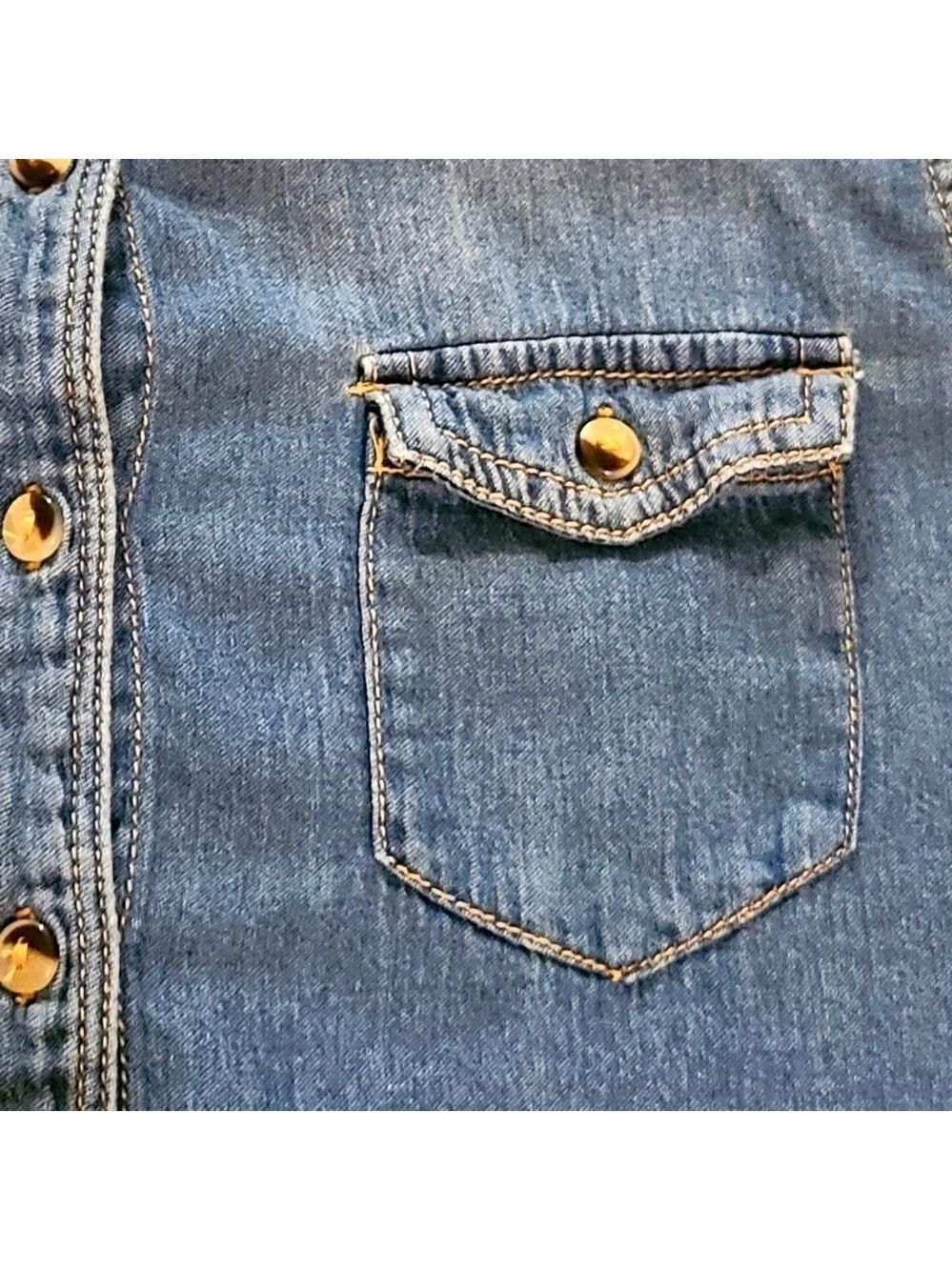 Forever 21 Denim Sleeveless Button Up Shirt Medium Wash Fall Layering Chambray - Picture 5 of 6